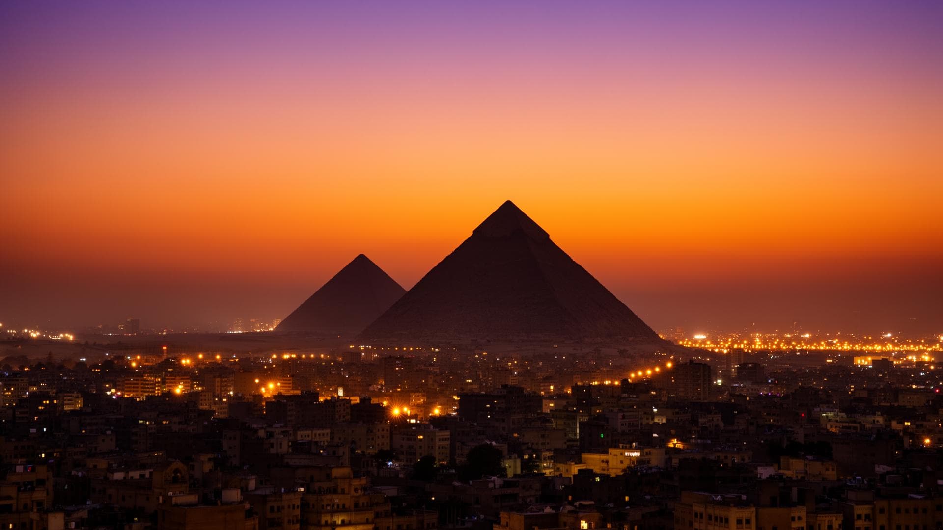 Le Caire, métropole dense au crépuscule